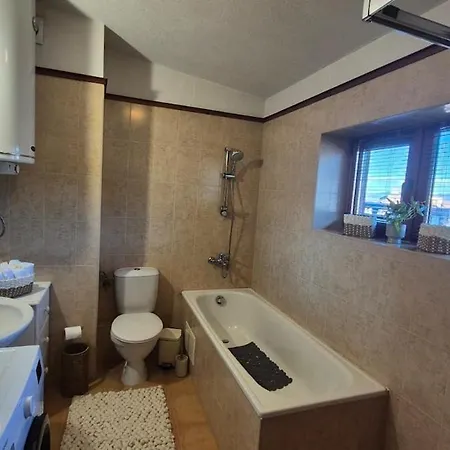 3 Bedroom Penthouse Only 700 Meters From Lift アパート *