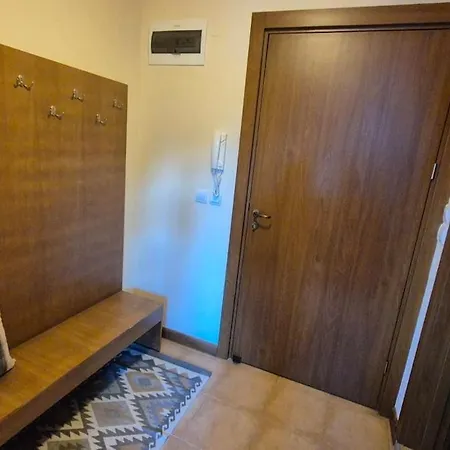 アパート 3 Bedroom Penthouse Only 700 Meters From Lift *