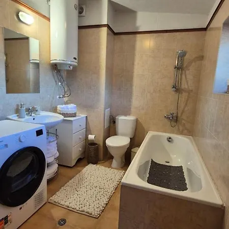 Libell - 3 Bedroom Penthouse Only 700 Meters From Lift *
