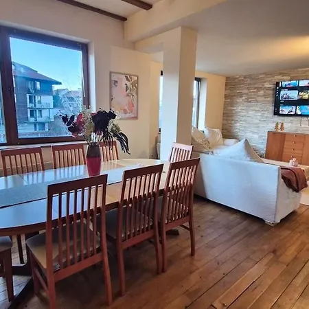 3 Bedroom Penthouse Only 700 Meters From Lift アパート *