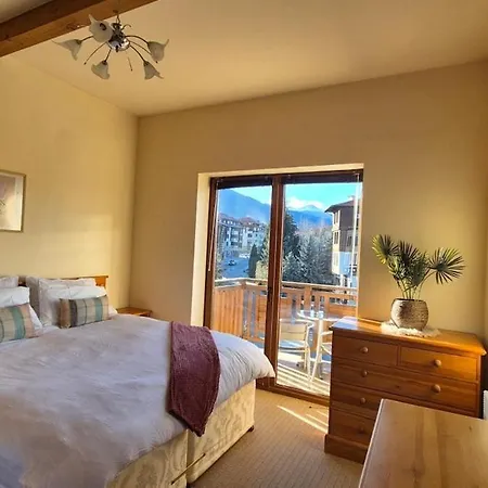 アパート 3 Bedroom Penthouse Only 700 Meters From Lift バンスコ