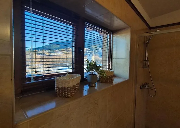 Libell - 3 Bedroom Penthouse Only 700 Meters From Lift *